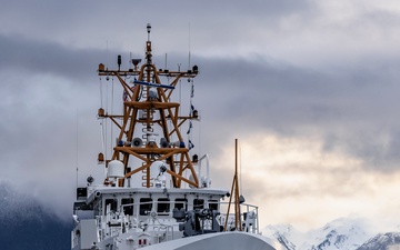 Coast Guard Cutter John Witherspoon crew transits to Juneau, Alaska