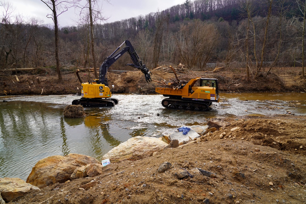 Waterway Debris Removal Operations Continue in Buncombe County, North Carolina (4)