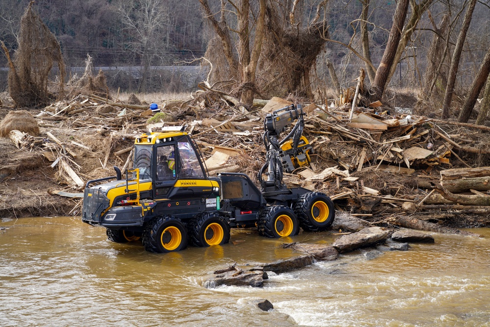 Waterway Debris Removal Operations Continue in Buncombe County, North Carolina (4)