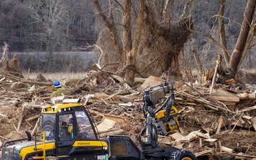 Waterway Debris Removal Operations Continue in Buncombe County, North Carolina (4)