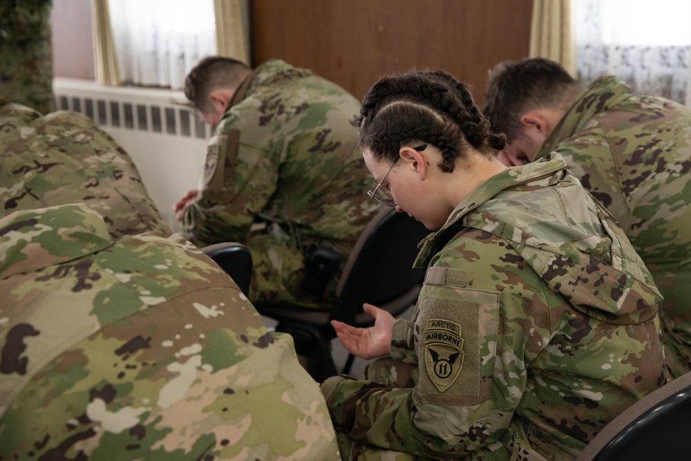 U.S. Soldiers Bow Their Heads in Prayer
