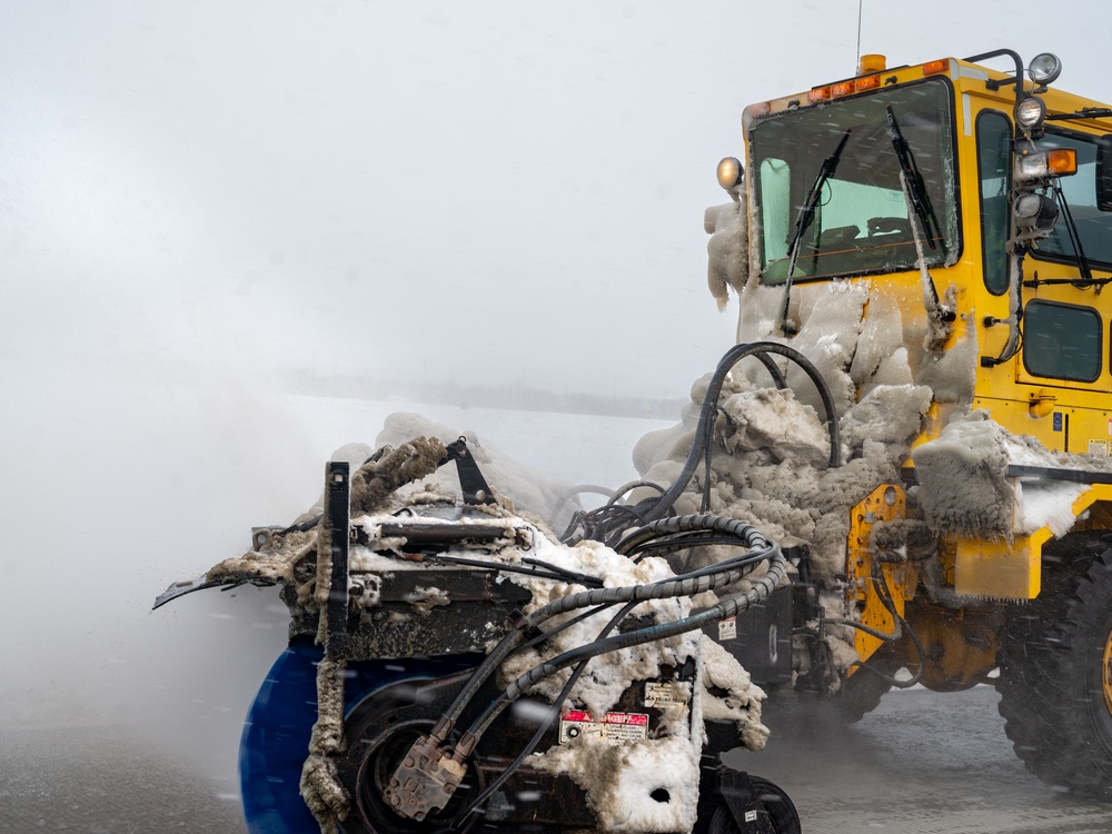 51st CES clears the way for airpower in any weather