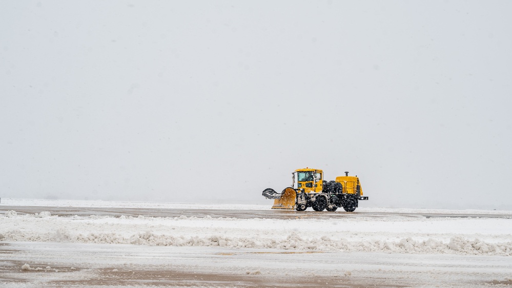 51st CES clears the way for airpower in any weather