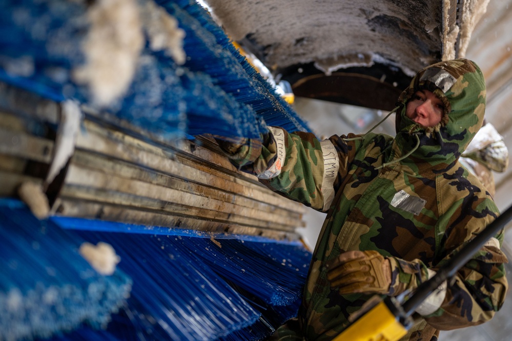 51st CES clears the way for airpower in any weather