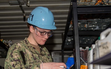 NAVSUP Business Systems Center Installs Hazardous Material Inventory Control System 4 Aboard USS Comstock and USS Boxer