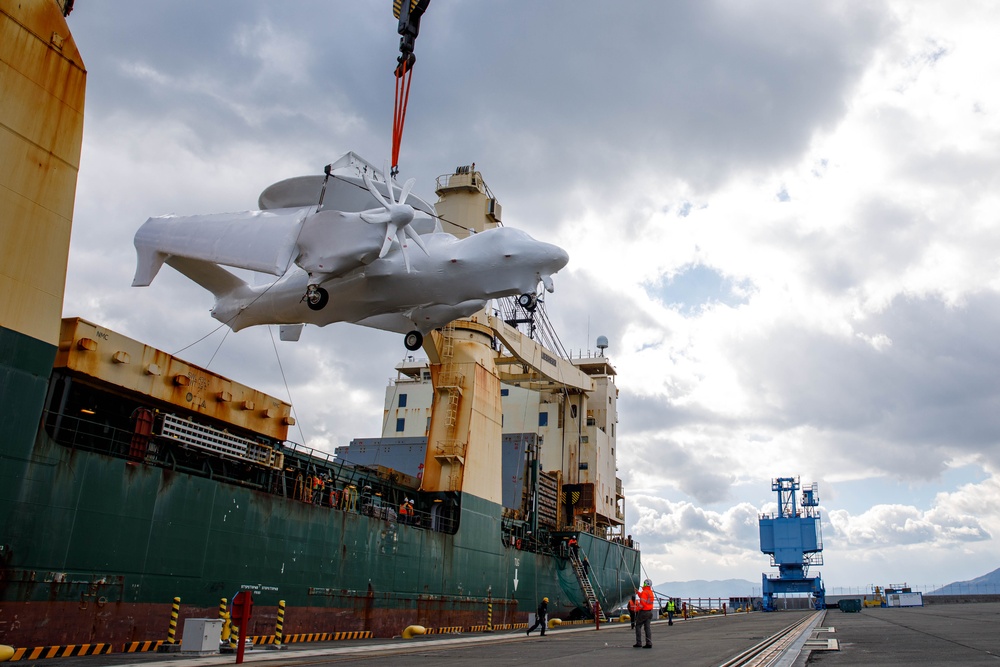 MCAS Iwakuni displays harbor capabilities by offloading E-2D Hawkeye