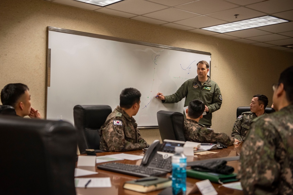 Furthering interoperability: ROKA 112th MIB, 25th FS integrate