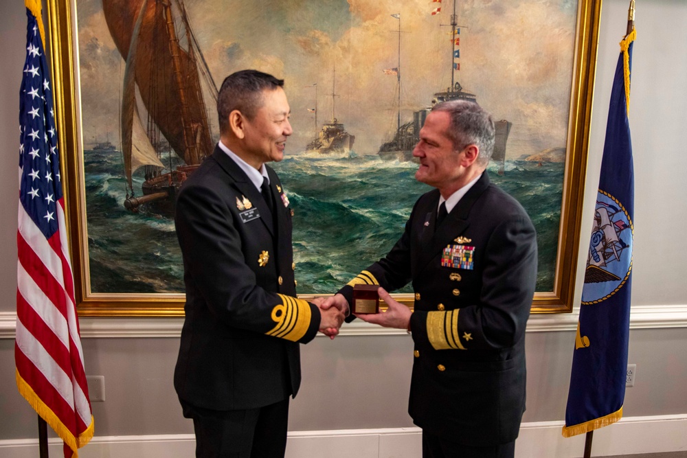 Commander-in-Chief of the Royal Thai Navy Meets With Navy Leaders At The Pentagon