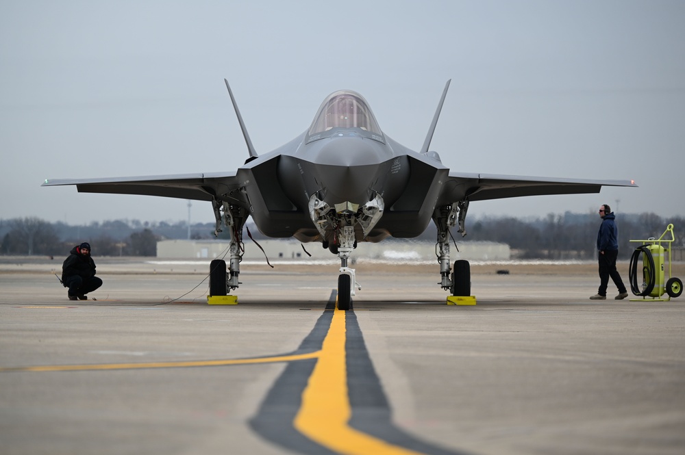 Polish pilot executes first F-35 flight at Ebbing ANGB