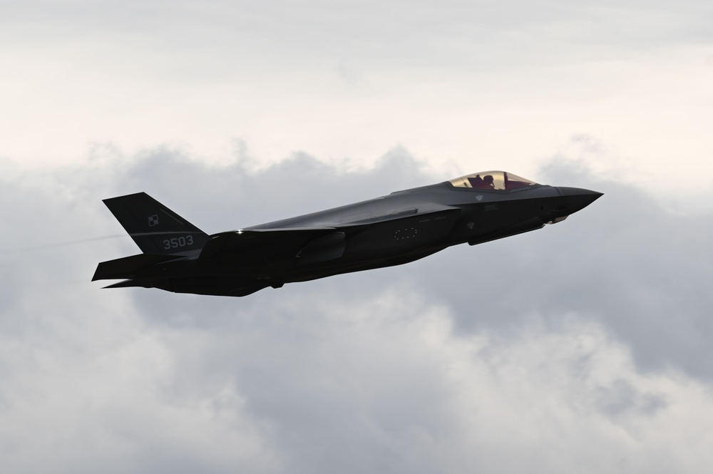 Polish pilot executes first F-35 flight at Ebbing ANGB