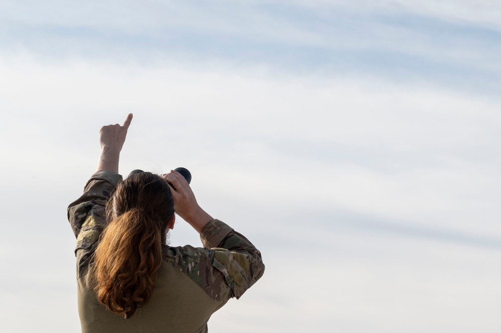 Italian Special Operation Forces members conduct free fall jumps during Emerald Warrior 25.1