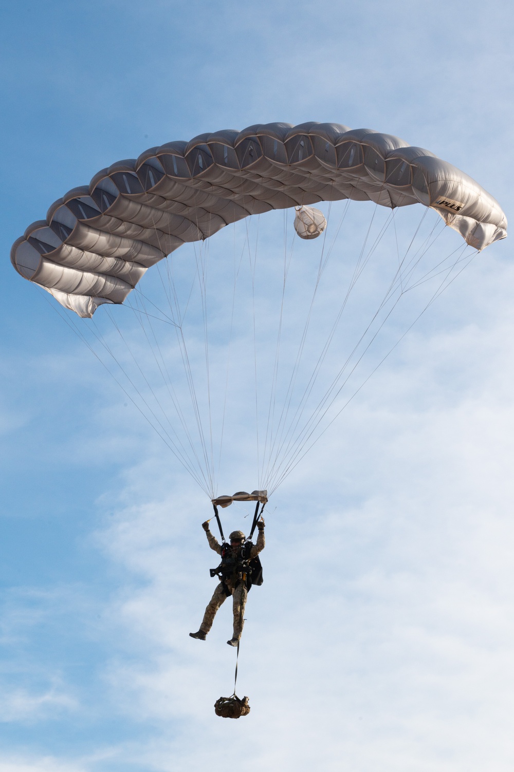 Italian Special Operation Forces members conduct free fall jumps during Emerald Warrior 25.1