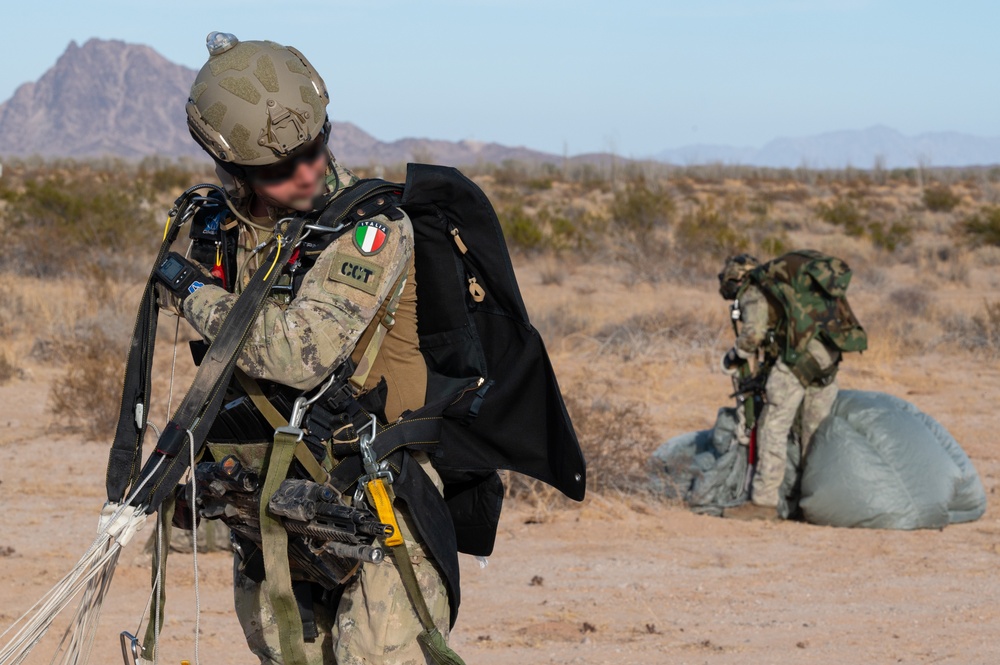 Italian Special Operation Forces members conduct free fall jumps during Emerald Warrior 25.1