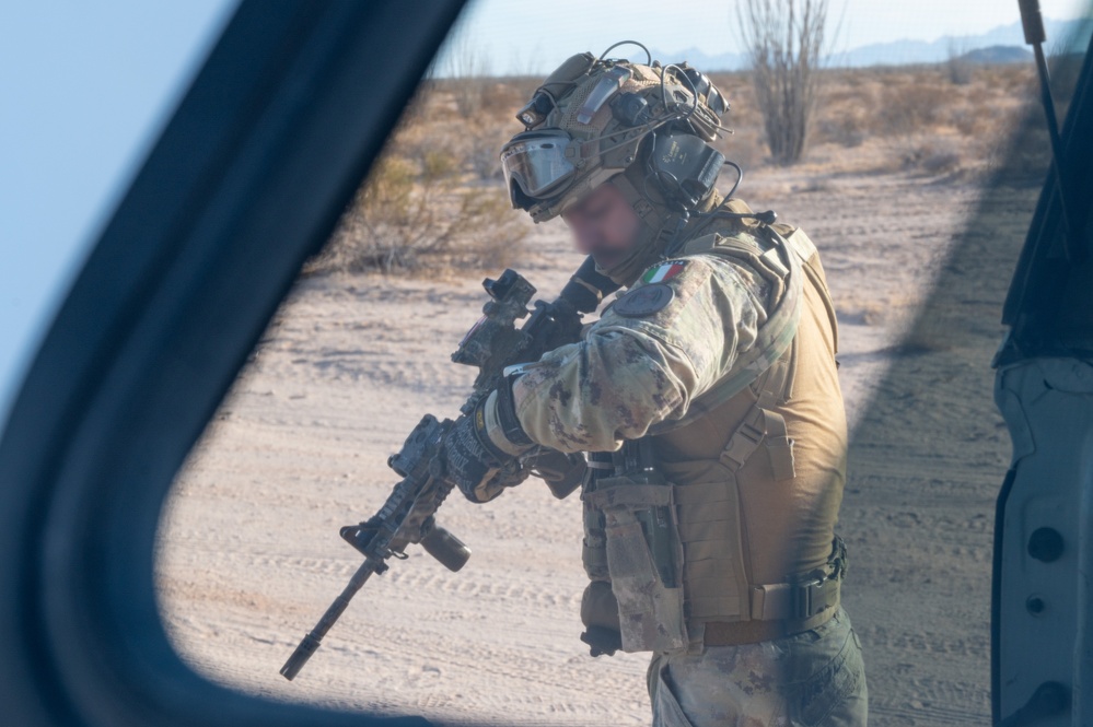 Italian Special Operation Forces members conduct free fall jumps during Emerald Warrior 25.1