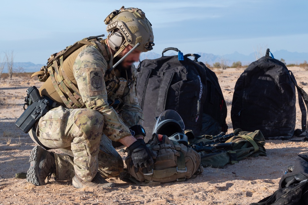 Italian Special Operation Forces members conduct free fall jumps during Emerald Warrior 25.1