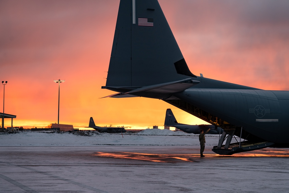 317 AW delivers tactical airlift during joint Arctic exercise