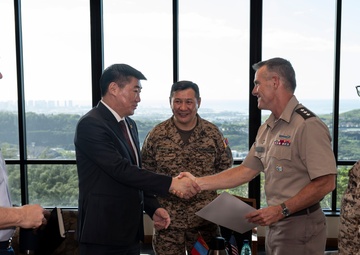 Mongolian Minister of Defense visits U.S. Indo-Pacific Command