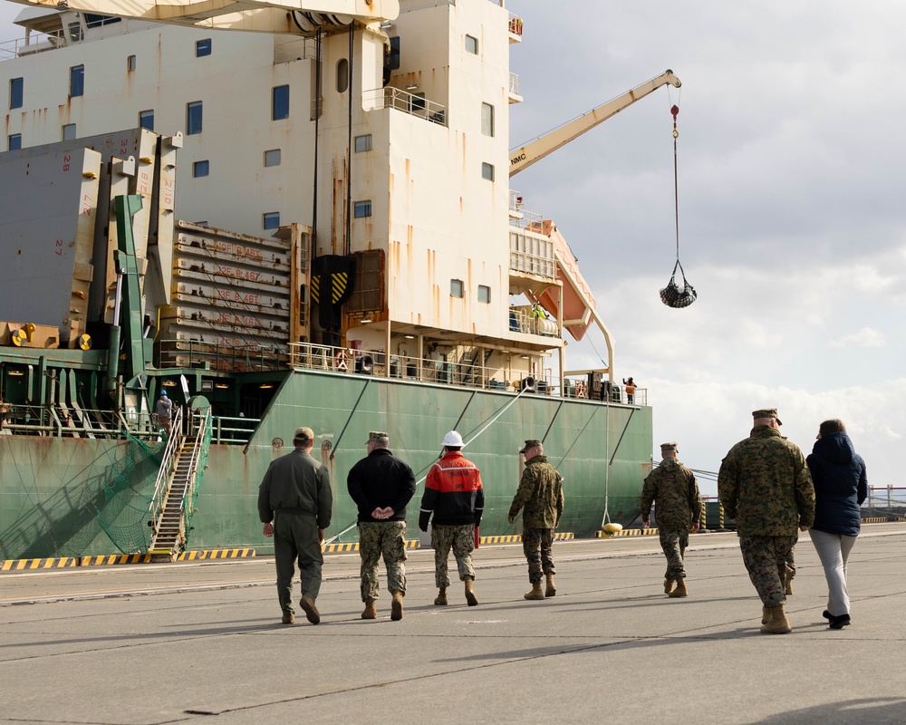 Brig. Gen. Kevin Collins visits MCAS Iwakuni