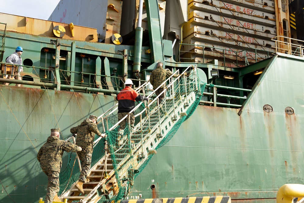 Brig. Gen. Kevin Collins visits MCAS Iwakuni