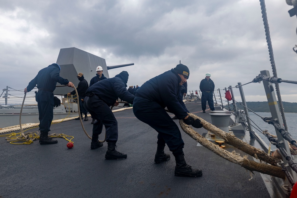DDG 105 Conducts Sea and Anchor