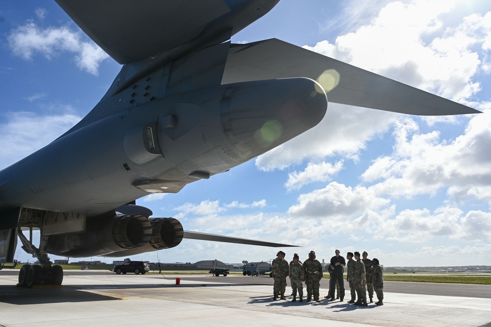 ALS students tour 36 OSS, B-1 Lancer