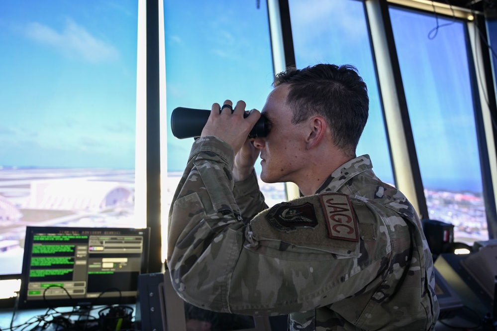 ALS students tour 36 OSS, B-1 Lancer