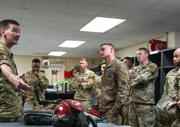 ALS students tour 36 OSS, B-1 Lancer