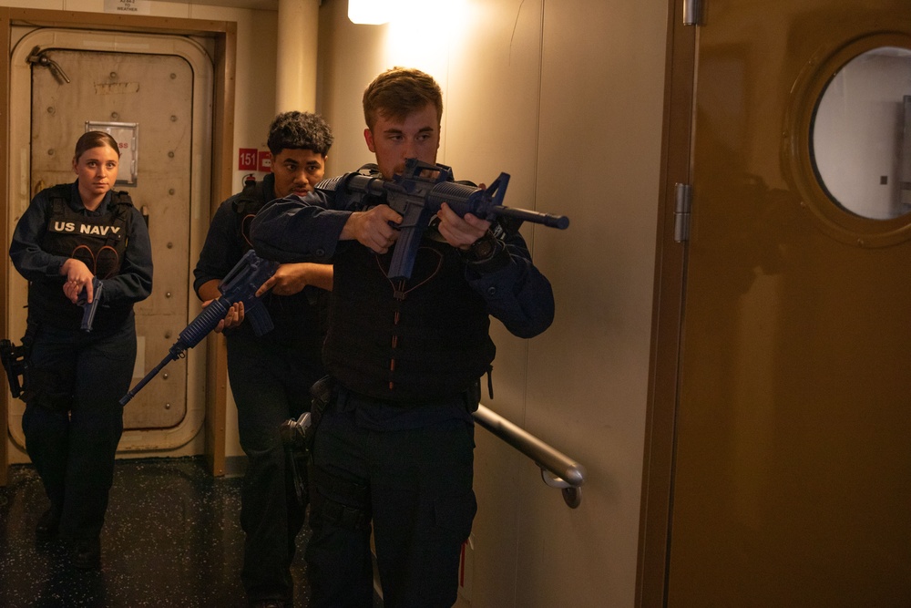 Sailors aboard USS Lewis B. Puller attend the Security Reaction Force Bravo course