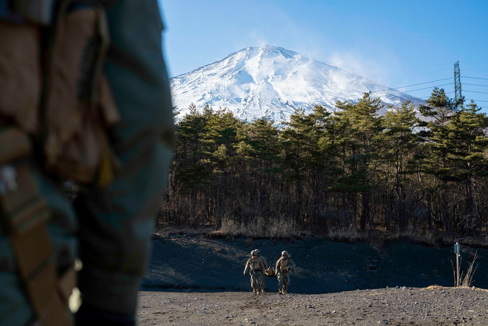 HSC-12 medevac training with 3rd Light Armored Reconnaissance Battalion