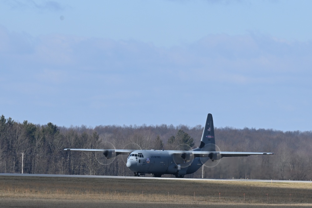 Pair of C-130Js launch for first two-aircraft flight from YARS