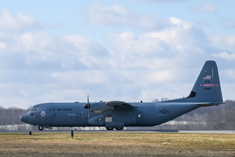 Pair of C-130Js launch for first two-aircraft flight from YARS