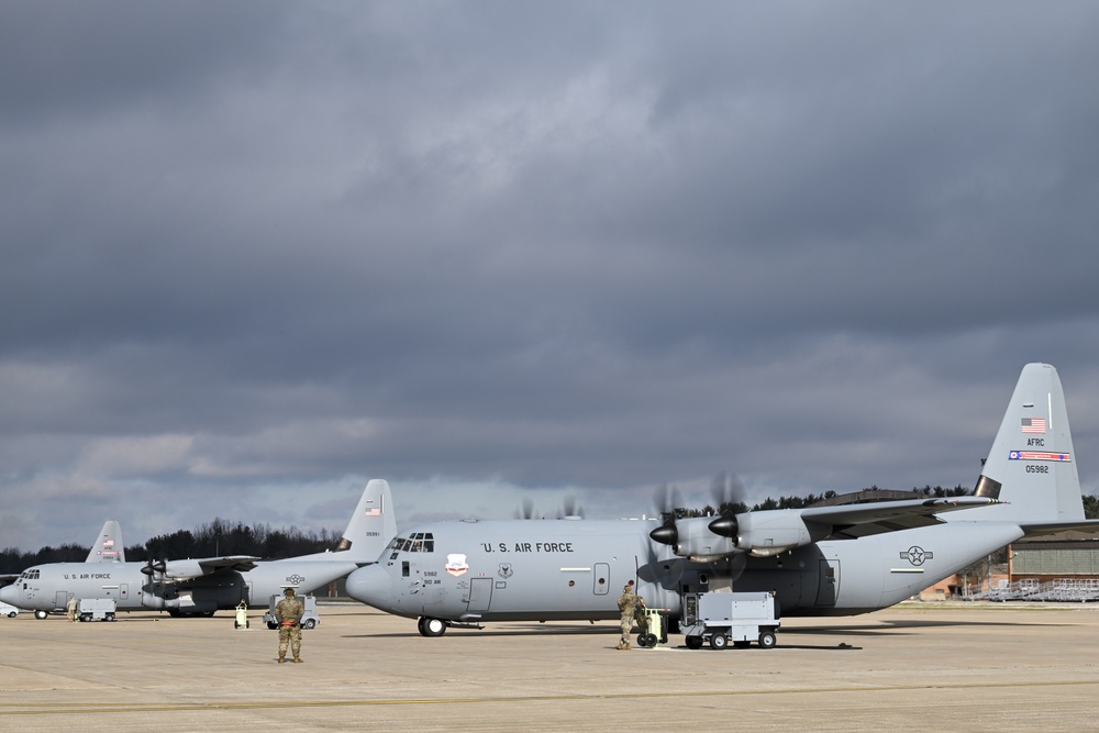 Pair of C-130Js launch for first two-aircraft flight from YARS