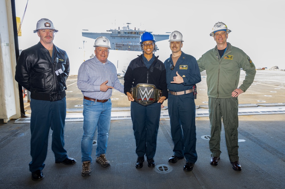 MSCEURAF Commander Visits USS Hershel &quot;Woody&quot; Williams (ESB 4)