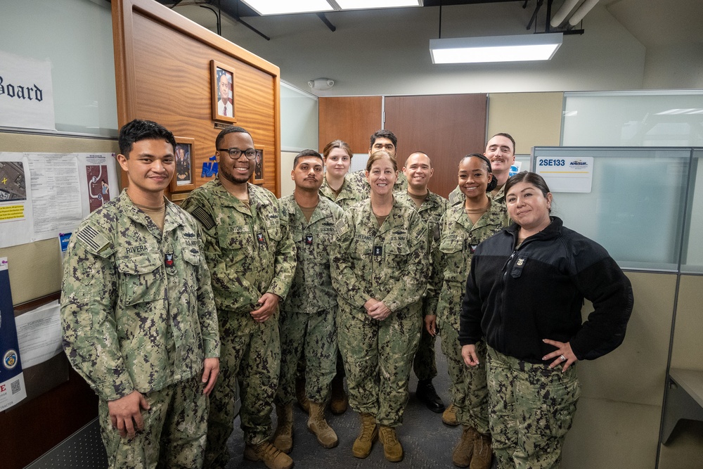 NAVSUP Deputy Commander Visits NAVSUP FLC San Diego