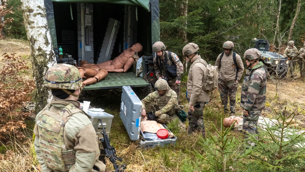 French Army Brig. Gen. Marc Galan visits 41st FAB Soldiers during Brigade Exercise