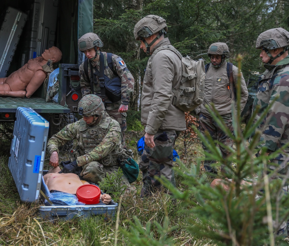 French Army Brig. Gen. Marc Galan visits 41st FAB Soldiers during Brigade Exercise