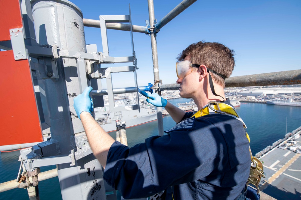 Makin Island Antenna Maintenance