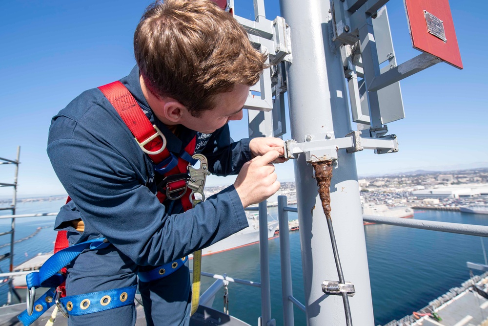 Makin Island Antenna Maintenance