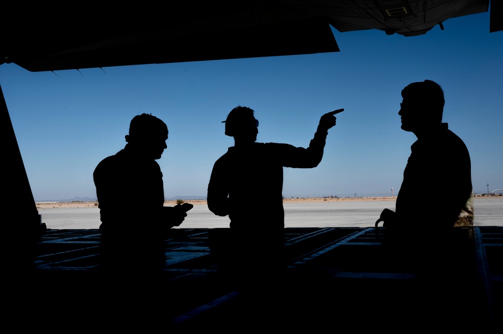 MC-130J crew transports Emerald Warrior AFSOC forces