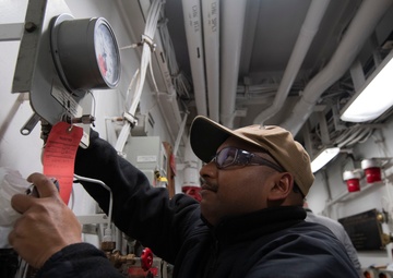 Makin Island Replaces Pressure Gauge