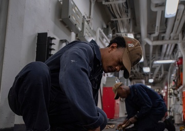 Makin Island Cleans Shoring