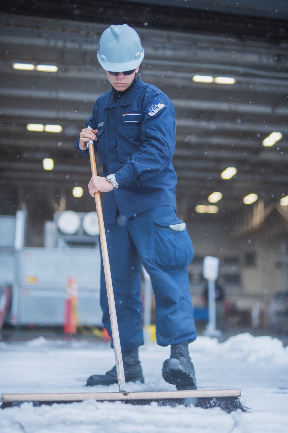 USS Ronald Reagan (CVN 76) Sailors clear snow