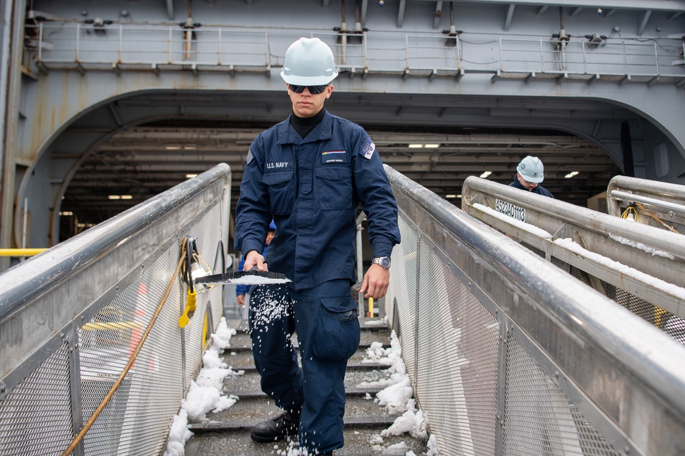 USS Ronald Reagan (CVN 76) Sailors clear snow