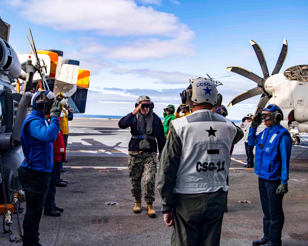 Commander, Naval information Forces Visits Nimitz