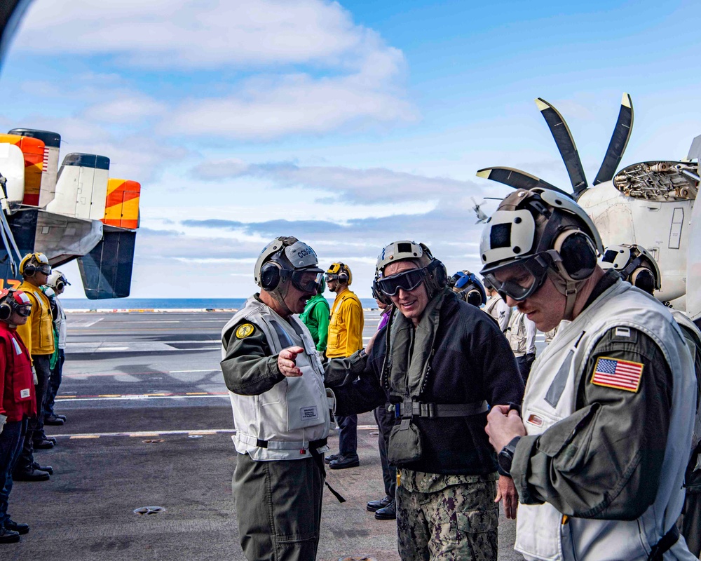 Commander, Naval information Forces Visits Nimitz