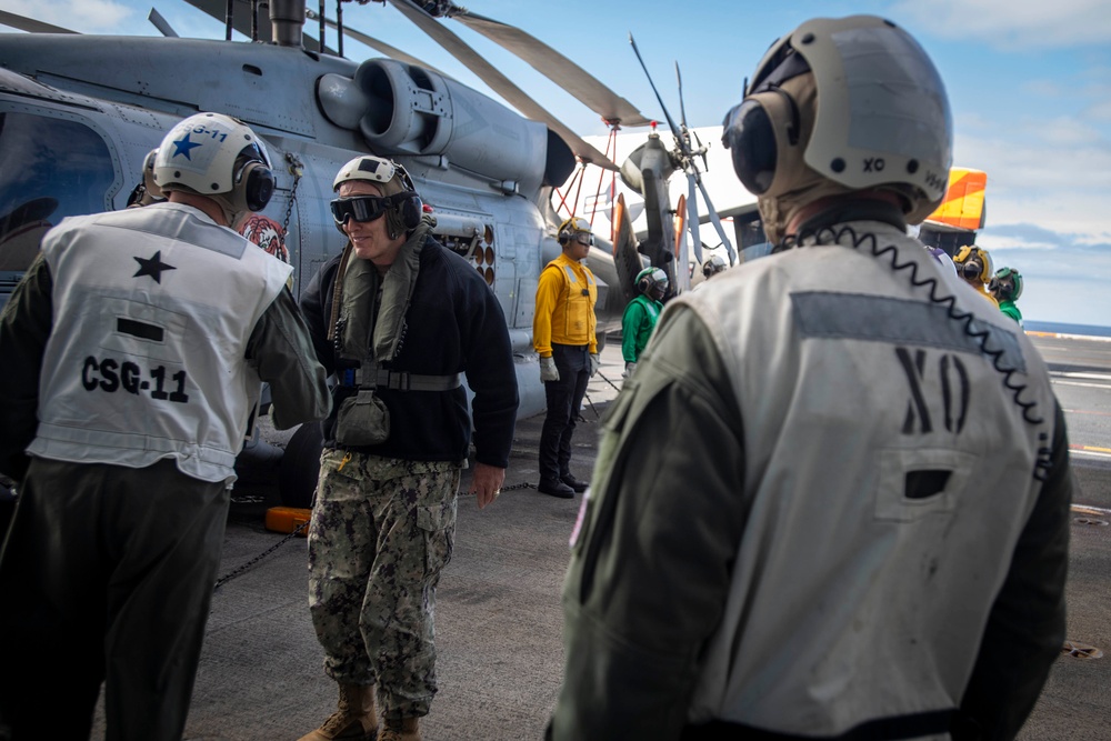 Commander, Naval information Forces Visits Nimitz