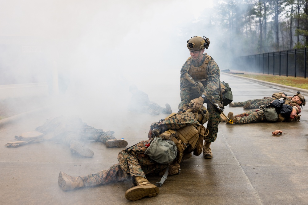 26th MEU treats mass casualty during EOTG training