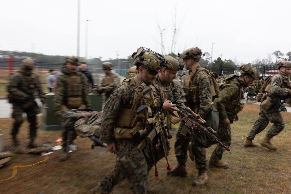 26th MEU treats mass casualty during EOTG training