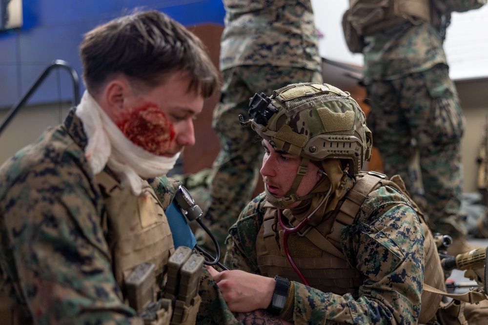 26th MEU treats mass casualty during EOTG training