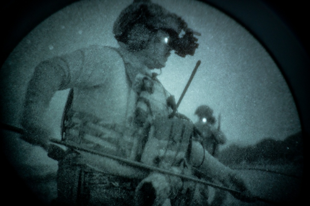 MST builds a dragoon tent under NVGs